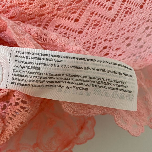 Hollister Coral Lace See-Through Short Sleeve Summer Top - Picture 2 of 4